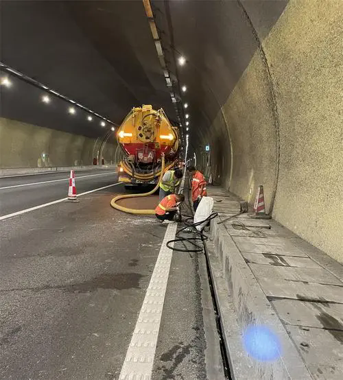 固镇隧道排水渠清淤